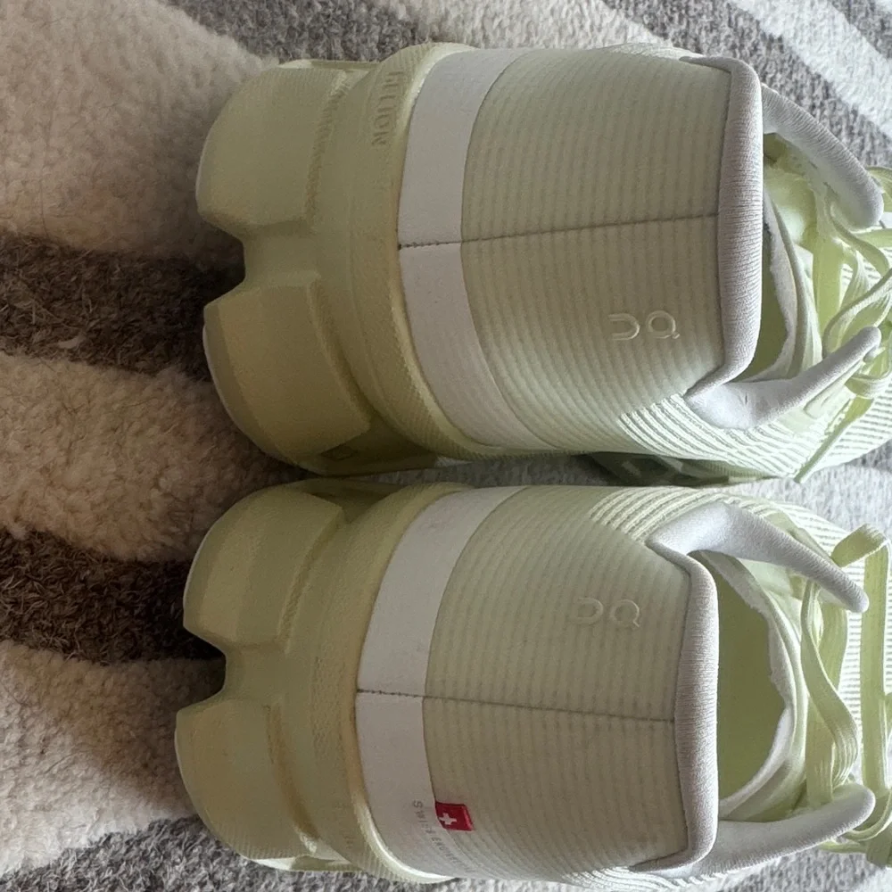 On Running Cloudmonster Women's Light Yellow Mesh Sneakers size 9.5
